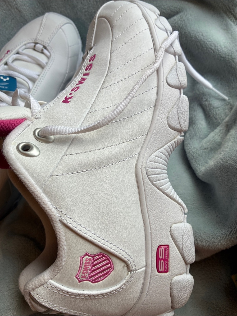K-Swiss Women's Classic White Athletic Sneakers with Pink Accents- Size 8 - Picture 7 of 10